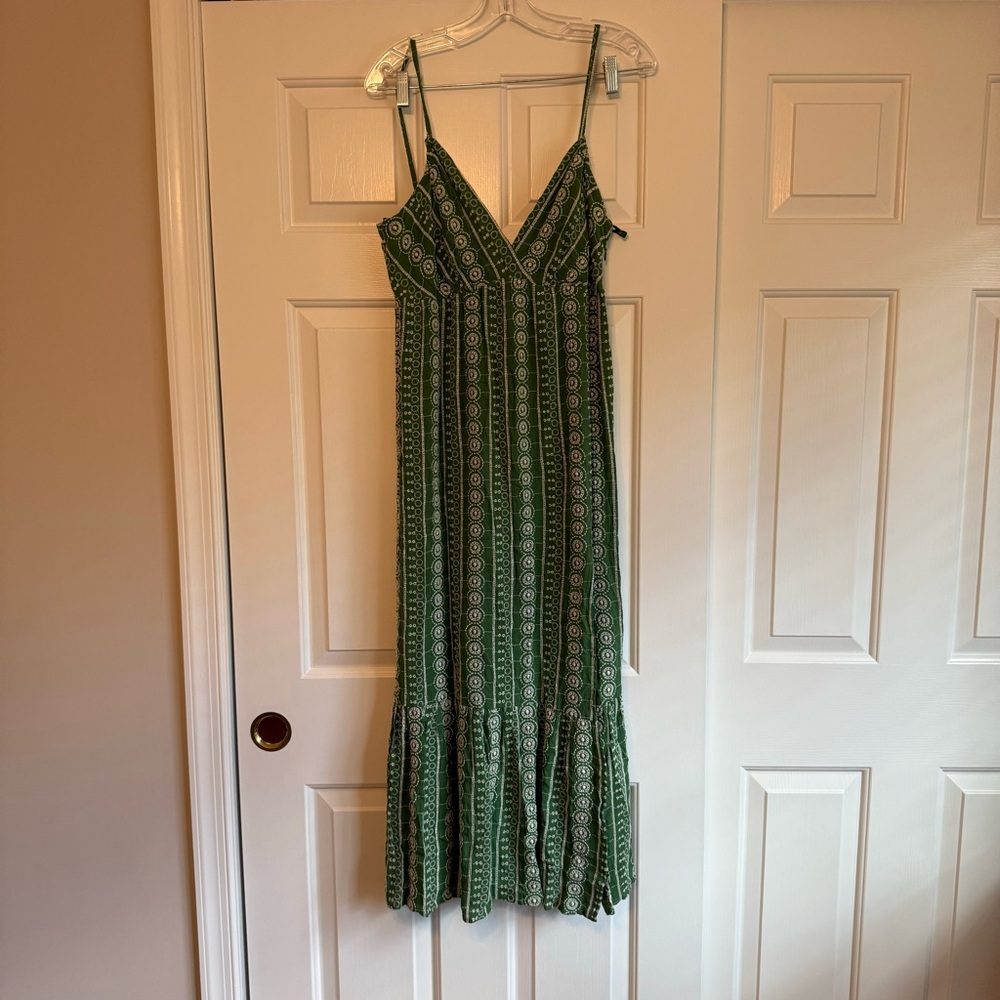 Zara Women’s midi Dress V-neck Thin Strap Embroidered Bow in Back Medium Green